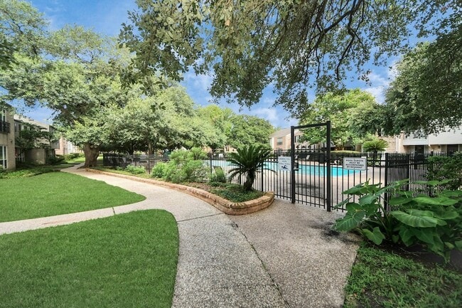 Building Photo - 832 Wax Myrtle Ln