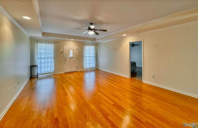 Building Photo - 1024 Clint Dr SE