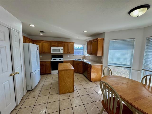 Building Photo - 2026 Brooke Dr