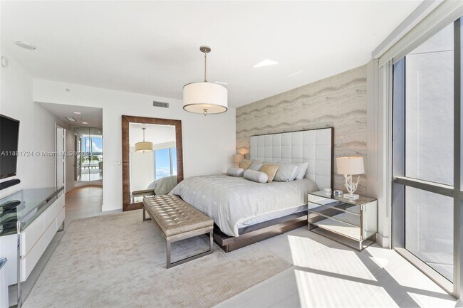 Building Photo - 17111 Biscayne Blvd