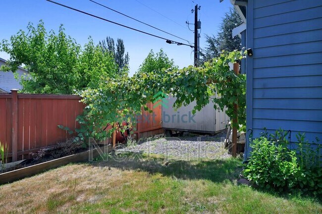 Building Photo - 121 Jonathan Rd