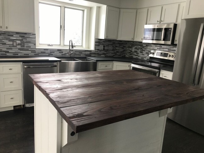 Building Photo - Beautiful 3-Bedroom Home with Modern Upgra...