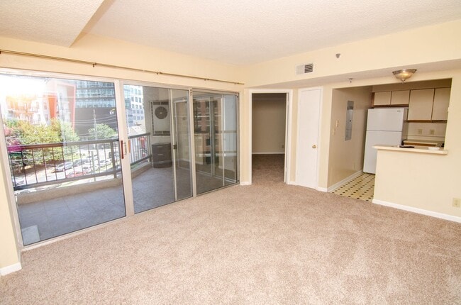 Building Photo - Centrally Located Mid-Town High-rise