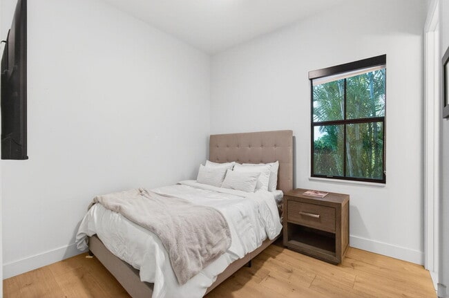 Building Photo - 17662 Cadena Dr