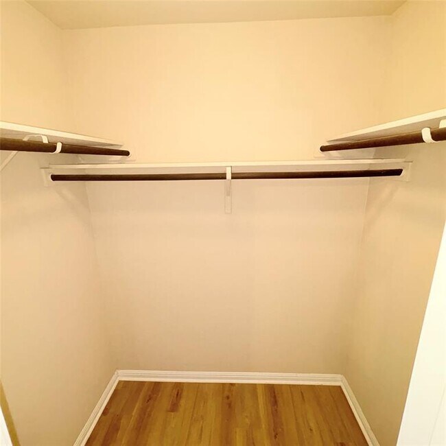 Building Photo - 208 Moulins Ln