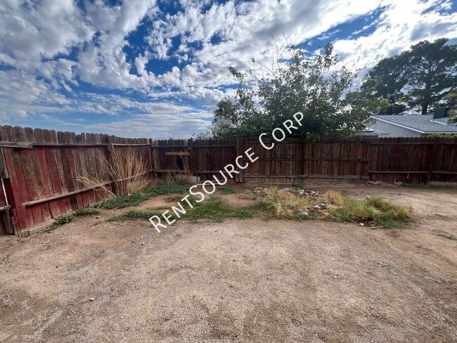Building Photo - 841 Chateau Way