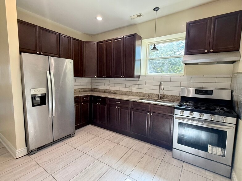 Primary Photo - 2300 N Springfield Ave