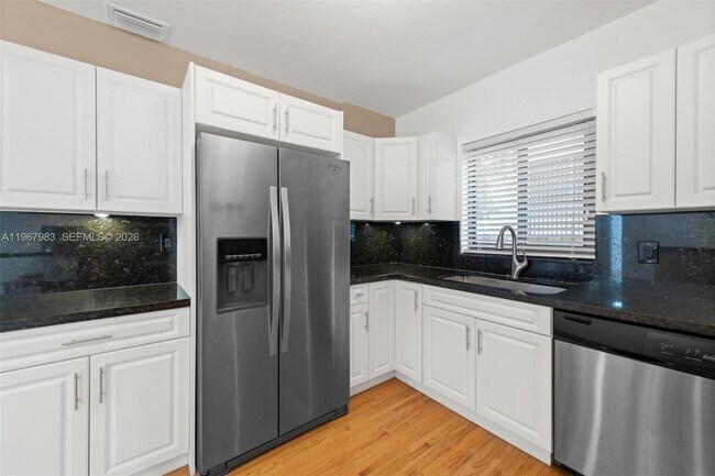 Building Photo - 710 NE 62nd St