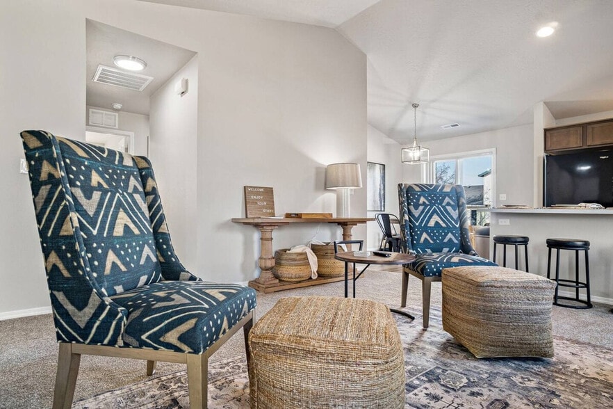 Building Photo - 11590 Maidstone St