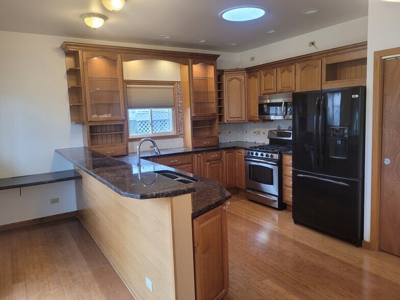 Building Photo - 364 N Everett Dr