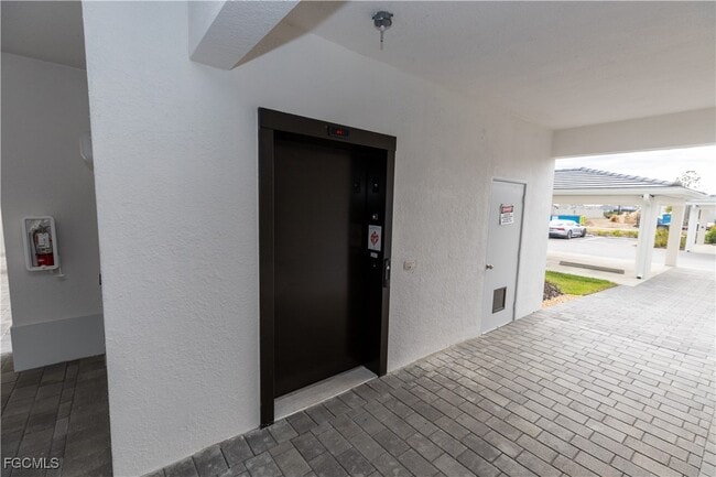 Building Photo - 15375 Grn Acrs Ave