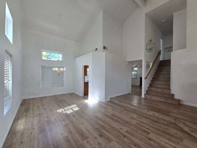 Building Photo - 2602 Overland Ave