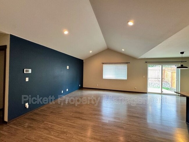 Building Photo - 3530 Springbrook Ln