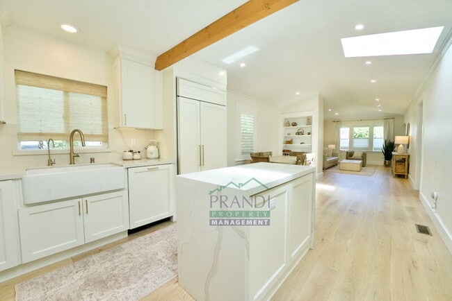 Building Photo - 49 Locust Ave