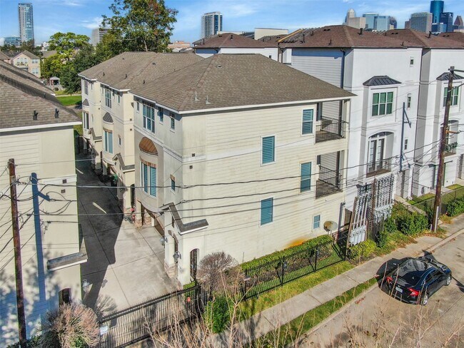 Building Photo - 3324 Chenevert St
