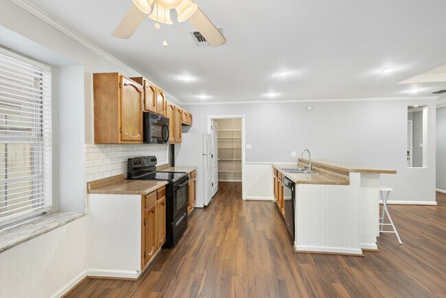 Building Photo - 4823 Blue Heron Dr