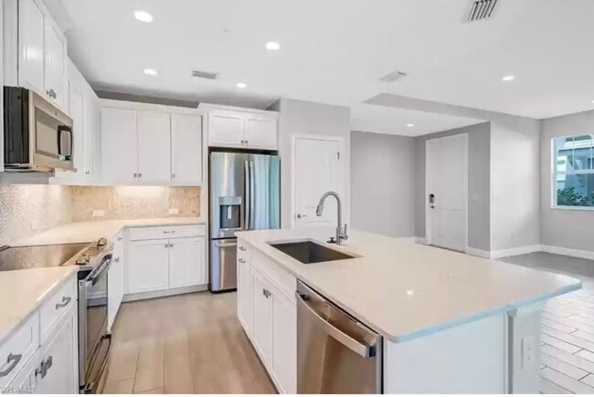 Building Photo - 2554 Seychelles Dr