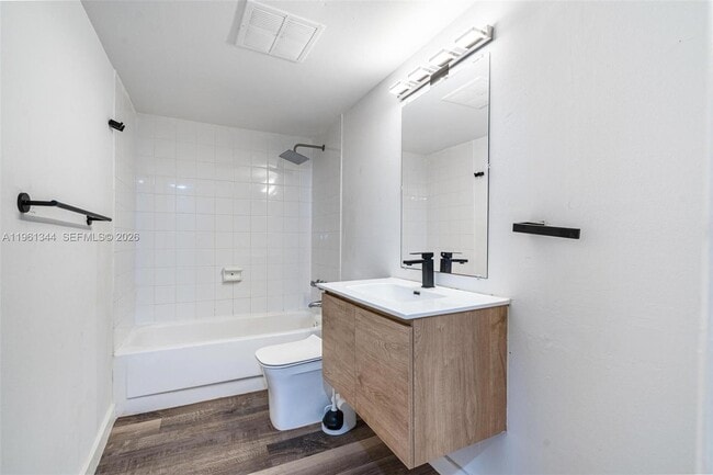 Building Photo - 15205 NE 6th Ave