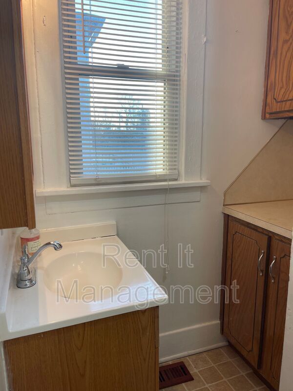 Building Photo - 2595 Evans St