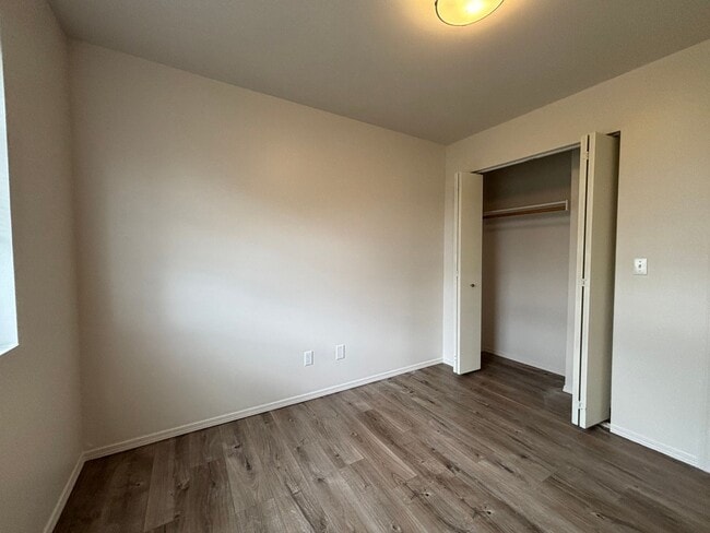 Building Photo - 4 Bedroom Townhome in Hawks Ridge