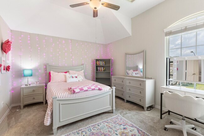 Building Photo - 6223 Pinewood Heights Dr
