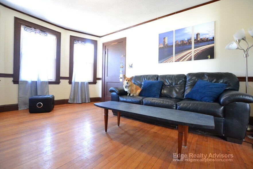 Building Photo - 55 Brock St