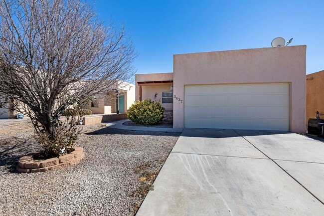 Building Photo - Beautiful Home W/Solar Panels