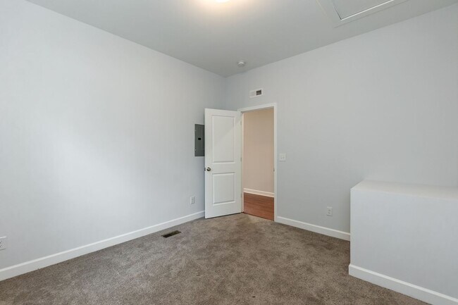 Building Photo - BEAUTIFUL Two Bedroom Home!