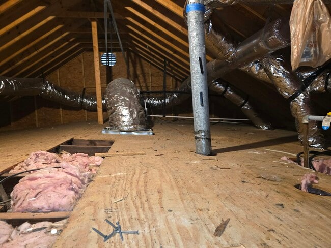 Building Photo - 709 Windy Rd