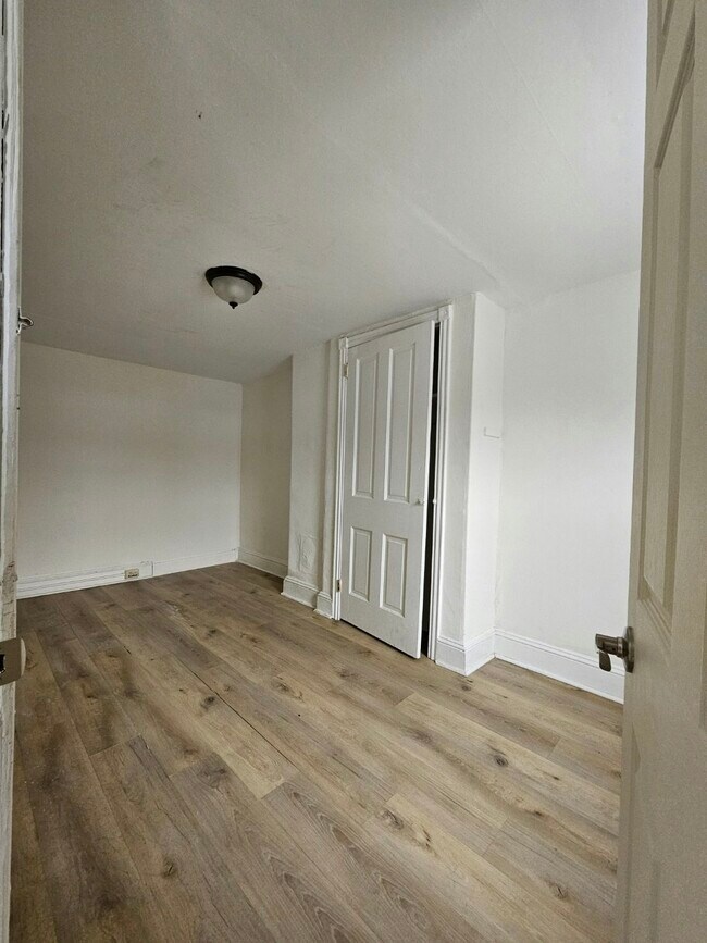 Building Photo - 751 Haws Ave