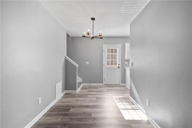 Building Photo - 501 Pine Park St