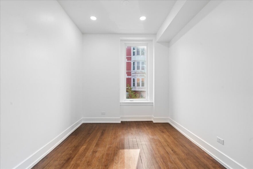 Building Photo - 1904 S Loomis St