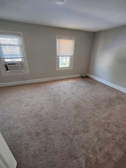 Building Photo - 67 Holland Ave