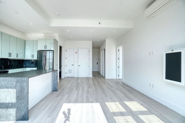 Building Photo - "Cozy 1-Bedroom Retreat in the Heart of Astoria – Your Perfect Urban Sanctuary!"