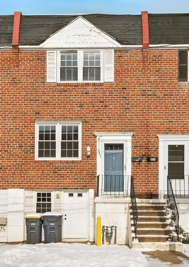 Building Photo - Available Now, Recently Renovated 3BD/1BA Twin in Downingtown Borough!