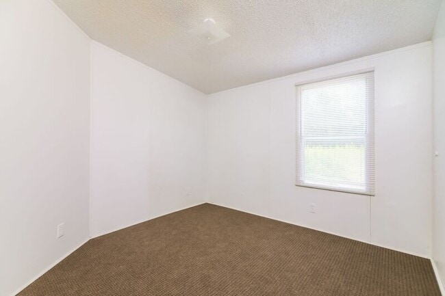 Building Photo - 2137 Coral Dr