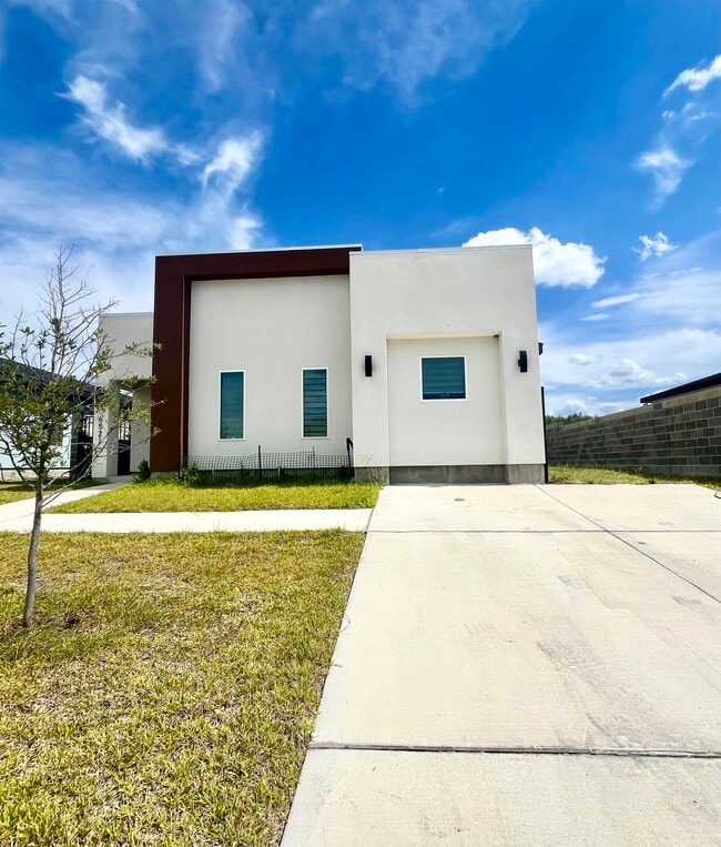 Building Photo - 6521 Adenia Loop