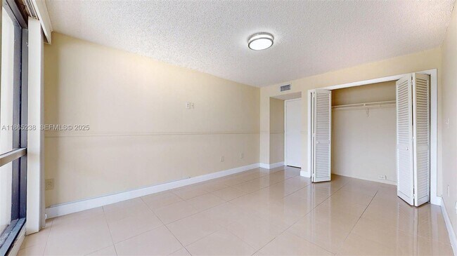 Building Photo - 13953 Kendale Lakes Cir