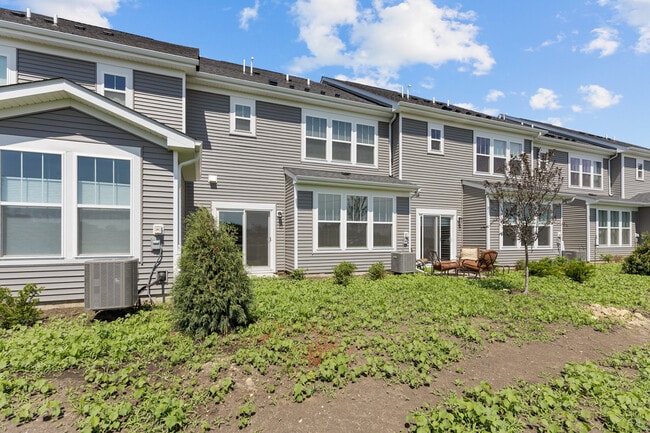 Building Photo - 2260 Horseshoe Cir