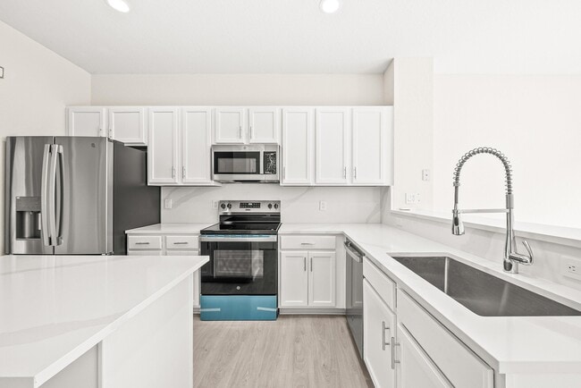 Building Photo - 3187 N Oasis Dr