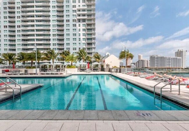 Building Photo - 1155 Brickell Bay Dr