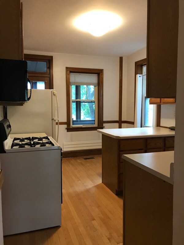 Building Photo - 2137 N Oakley Ave
