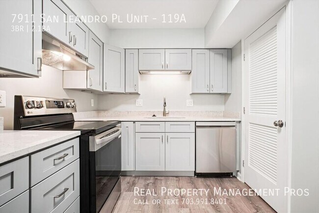 Building Photo - 7911 San Leandro Pl