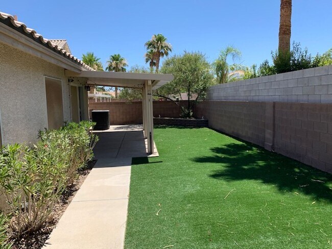 Building Photo - SINGLE STORY WITH A 3 CAR GARAGE IN HENDERSON!!!!