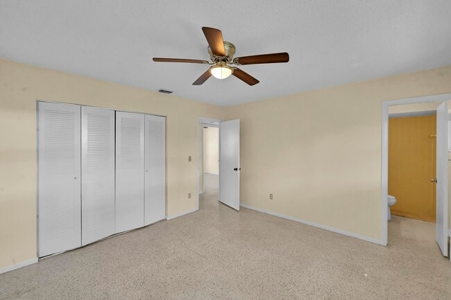 Building Photo - 160 NE Bracken Rd