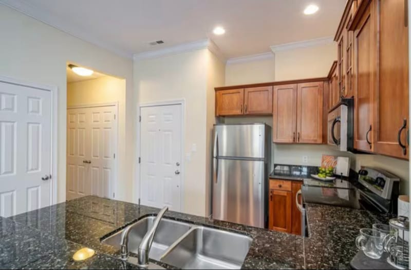 Building Photo - 252 Stetson St