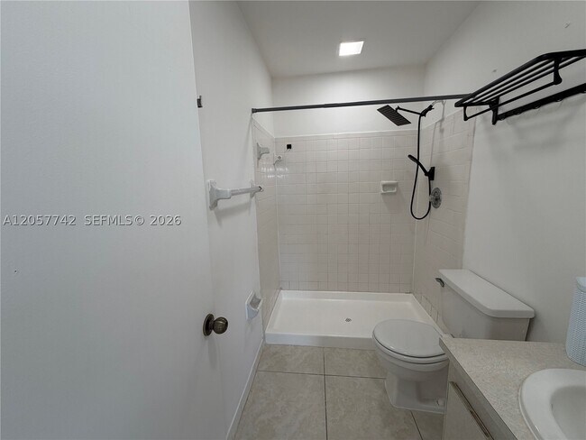 Building Photo - 411 NW 100th Pl