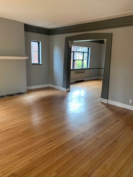 Building Photo - 3784 Cortland St