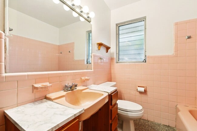 Building Photo - 124 Lake Ave