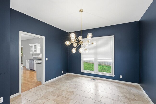 Building Photo - 913 Magnolia Ct W